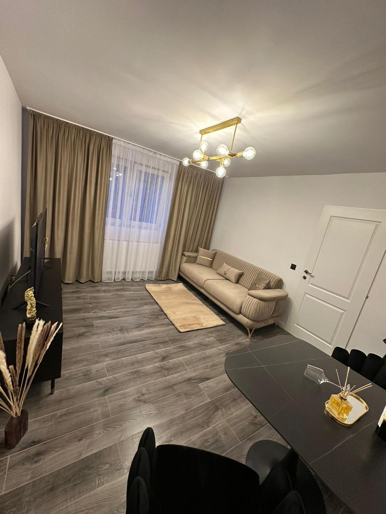 Evelyn Apartment Bistriţa エクステリア 写真